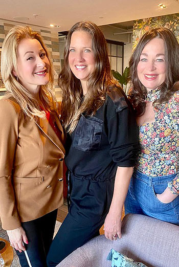 Li. Barbara Osthoff, , Michaela Aschberger Women for Women Charity Event, Ingolstadt Village am 7.03.2022 Foto: Herbert Osthoff) 